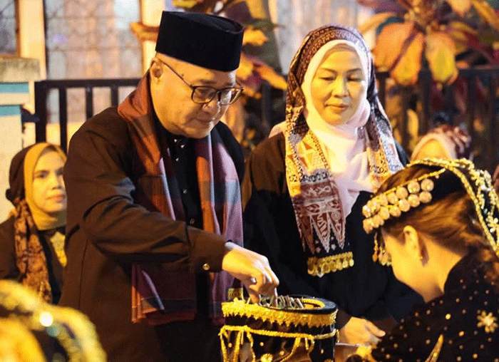 Wako Sungai Penuh Alfin mengapresiasi masyarakat adat dalam Pergelaran Seni Budaya Kenduri Sko Enam Luhah 2026.