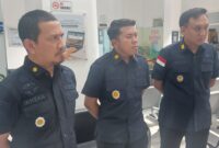 Pejabat Kantor Imigrasi Kelas II Non TPI Kerinci, di antaranya Kepala Seksi Pengawasan dan Penindakan Keimigrasian (Kasi Wasdakim) Ikhasan, Kepala Seksi Informasi dan Komunikasi Keimigrasian, serta Kepala Sub Seksi Intelijen Keimigrasian, Teni.Ketika Menjekaskan pada Pers.