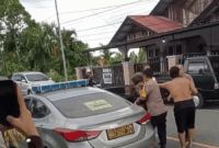 Resahkan Warga, Pria Bawa Clurit dan Parang Ditangkap di Tanah Kampung