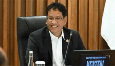 Menteri Keuangan Purbaya Yudhi Sadewa optimistis harga bahan bakar minyak (BBM) nonsubsidi, termasuk Pertamax, berpeluang kembali turun seiring mulai melemahnya harga minyak mentah dunia. 
