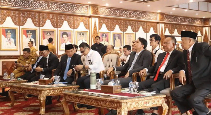 Program IJD-Presiden Prabowo meresmikan program Inpres Jalan Daerah (IJD) 2025, sementara Gubernur Jambi Al Haris menyebut program ini membantu peningkatan dan perbaikan infrastruktur jalan di Provinsi Jambi. 