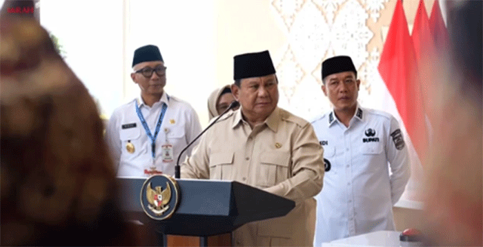 Presiden Republik Indonesia Prabowo Subianto tiba di Krui, Pesisie Barat, Lampung, Rabu (10/6/2026)  untuk mersesmikan Rumah Sakit Umum Daerah (RSUD) KH. M. Thohir Krui. Foto: YouTube/ Sekretariat Presiden