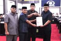 Wako Alfin Serahkan Raperda APBD 2025 ke DPRD.