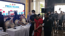 Tersangka Taufik Hidayat saat konferensi pers Pengungkapan Kasus Taufik Hidayat di Polda Jabar, Jumat (26/6/2026). Foto: Abisatya/kumparan