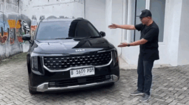 Interior Kia Carnival 2026 Panoramic Sunroof (YouTube Motomobi) /