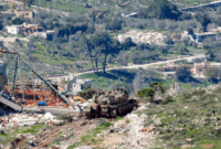 Sebuah tank tempur utama Merkava Mark IV milik tentara Israel ditempatkan di sebuah posisi di sepanjang perbatasan antara Israel utara dan Lebanon selatan, Selasa (3/3/2026). Foto: Jalaa Marey/AFP