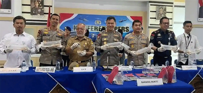 Upaya penyeludupan Benih Baby Lobster (BBL) pada Mei 2024 sebanyak 125.684 yang terdiri dari 124.510 ekor jenis pasir dan 1.174 ekor jenis mutiara diduga berasal dari Lampung dan Sumatera Selatan berhasil digagalkan di Jambi, menuju Singapura. 