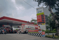 Suasana pengisian bahan bakar terlihat di salah satu SPBU di Jakarta, Sabtu (18/4/2026), di tengah penyesuaian harga bahan bakar minyak (BBM) oleh PT Pertamina (Persero). Foto: Jamal Ramadhan/kumparan