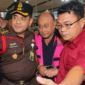 Eks Kepala Badan Gizi Nasional Dadan Hindayana mengenakan rompi tahanan usai menjalani pemeriksaan di Kejaksaan Agung, Jakarta, Rabu (3/6/2026). Foto: DIYAH NASUTION/AFP