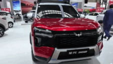 Resmi rilis, Wuling Starlight 560 tawarkan opsi mesin hybrid berjarak tempuh 1.100 Km dan bagasi fleksibel hingga 1.945 liter. Intip spesifikasinya di sini. (YouTube Auto Shows In China)