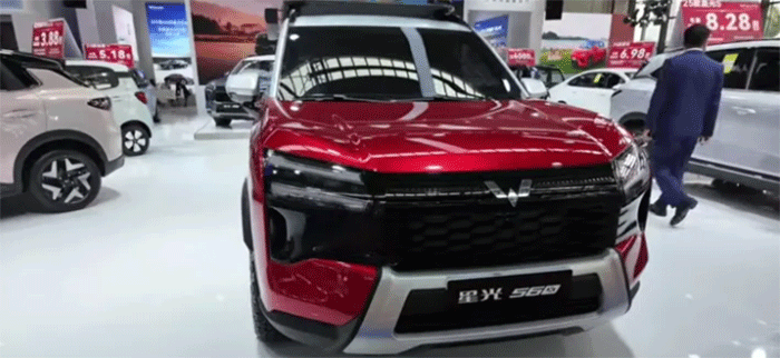 Resmi rilis, Wuling Starlight 560 tawarkan opsi mesin hybrid berjarak tempuh 1.100 Km dan bagasi fleksibel hingga 1.945 liter. Intip spesifikasinya di sini. (YouTube Auto Shows In China)