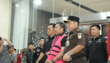 Wakil Kepala BGN Sony Sonjaya jadi tersangka dalam kasus dugaan korupsi tata kelola program Makan Bergizi Gratis (MBG) periode 2025-2026. (Foto: Kejagung)