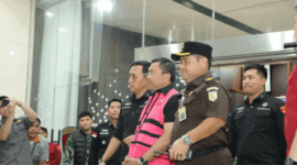 Wakil Kepala BGN Sony Sonjaya jadi tersangka dalam kasus dugaan korupsi tata kelola program Makan Bergizi Gratis (MBG) periode 2025-2026. (Foto: Kejagung)