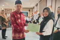 Wakil Wali Kota Sungai Penuh, Azhar Hamzah, rmenutup Latsar CPNS Tahun 2026.