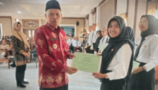 Wakil Wali Kota Sungai Penuh, Azhar Hamzah, rmenutup Latsar CPNS Tahun 2026.