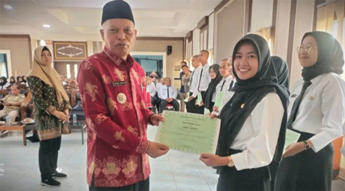 Wakil Wali Kota Sungai Penuh, Azhar Hamzah, rmenutup Latsar CPNS Tahun 2026.