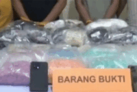 Barang bukti 53.000 butir pil ekstasi serta 897 pcs narkotika jenis baru