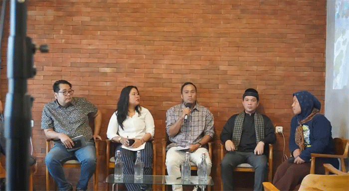 Direktur Eksekutif Walhi Sumbar, Tommy Adam, bersama sejumlah stakeholder terkait saat menyampaikan permasalahan PETI di Jakarta beberapa waktu lalu. Walhi Sumbar menyebut sekitar 10 ribu hektare lahan sudah rusak karena aktivitas PETI, oleh karena itu Walhi melaporkan Gubernur, Kapolda hingga sejumlah Kepala Daerah di Sumbar atas dugaan pembiaran. 