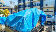 Satu unit mobil Mitsubishi L300 warna hitam tanpa nomor polisi yang diamankan Ditreskrimsus Polda Sumbar sebagai barang bukti dalam kasus dugaan penyalahgunaan pengangkutan dan niaga BBM subsidi jenis biosolar di Kabupaten Pesisir Selatan