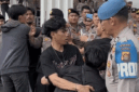 Demo mahasiswa sejumlah perguruan tinggi di Jambi di Kantor DPRD Provinsi Jambi di kawasan Telanaipura, Kota Jambi pada Senin (15/6/2026) sore. 
