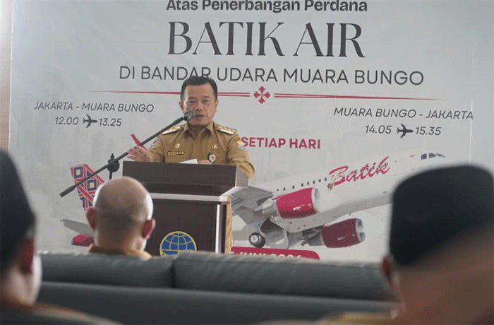 Jakarta–Muara Bungo Terhubung, Batik Air Terbang Perdana, Gubernur Al Haris: Ini Kunci Pemerataan-Ist-