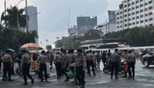 Massa mahasiswa membubarkan diri usai menggelar aksi unjuk rasa di depan Gedung DPR/MPR RI, Jakarta Pusat, Senin (15/6/2026). (Liputan6.com/Ady Anugrahadi)