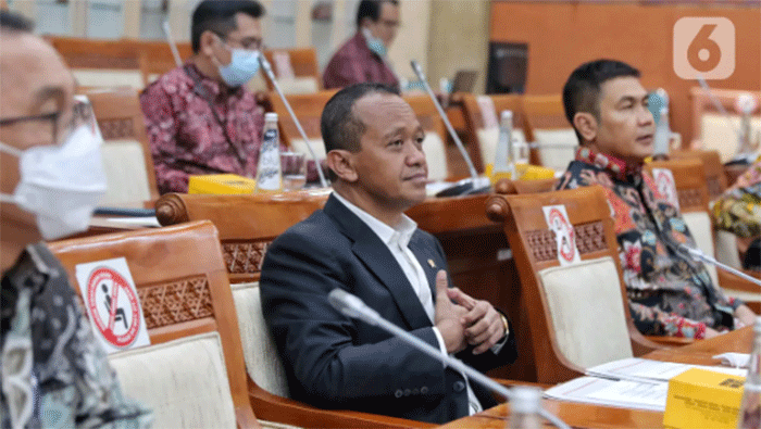 Menteri ESDM Bahlil Lahadalia mengusulkan penambahan alokasi subsidi untuk sektor energi pada 2027 untuk BBM hingga listrik.(Liputan6.com/Angga Yuniar)