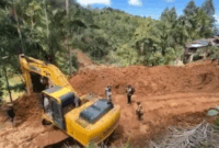 Jalur Padang–Painan yang sempat lumpuh total akibat longsor di Bungus Teluk Kabung akhirnya kembali dibuka.