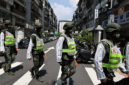 Petugas polisi militer bersiap untuk latihan tentang cara membimbing warga ke tempat yang aman jika terjadi serangan, di Taipei, Taiwan. Foto: Ann Wang/REUTERS