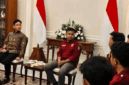 Wakil Presiden (Wapres) Gibran Rakabuming Raka bertemu demonstran dari kalangan mahasiswa di Istana Wakil Presiden Jakarta, Senin (15/6) (Biro Pers, Media, dan Informasi Sekretariat Wakil Presiden)
