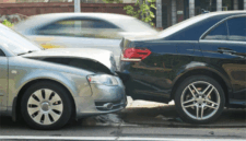 Ilustrasi tabrakan mobil. Foto: Shutterstock