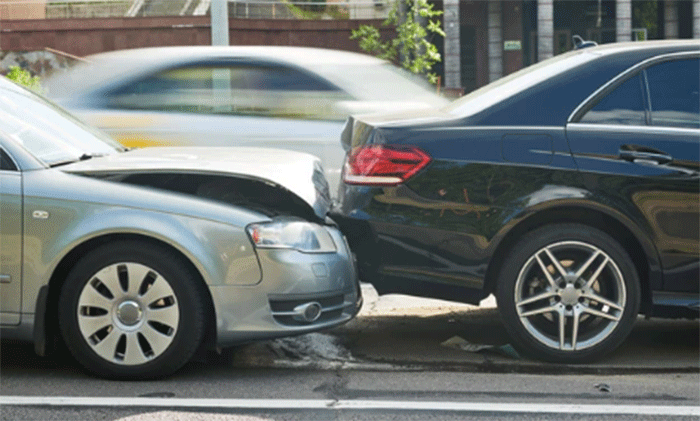 Ilustrasi tabrakan mobil. Foto: Shutterstock