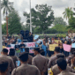 DPRD Provinsi Jambi Digeruduk Ribuan Massa Aliansi Masyarakat Jambi, Minta Program MBG Dilanjutkan --