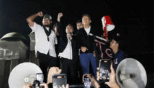 Wakil Ketua DPR Sufmi Dasco Ahmad dan Saan Mustopa berbicara langsung dengan massa mahasiswa di Kompleks Parlemen, Senayan, Jakarta, Jumat (19/6). Foto: Dok. Istimewa