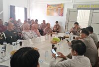 Kapolres Kerinci AKBP Ramadhanil didampingi Wakapolres Kerinci Kompol Gumuntar Aritonang dan Kabag Ops AKP Edi Maedi Siswoyo. Kegiatan ini dihadiri perwakilan Disperindag Kota Sungai Penuh dan Kabupaten Kerinci, manajemen SPBU Kumun, Pelayang Raya, dan Siulak, unsur TNI, serta jajaran pejabat utama Polres Kerinci. Rapat koordinasi terbatas membahas SOP BBM bersubsidi.