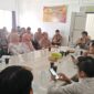 Kapolres Kerinci AKBP Ramadhanil didampingi Wakapolres Kerinci Kompol Gumuntar Aritonang dan Kabag Ops AKP Edi Maedi Siswoyo. Kegiatan ini dihadiri perwakilan Disperindag Kota Sungai Penuh dan Kabupaten Kerinci, manajemen SPBU Kumun, Pelayang Raya, dan Siulak, unsur TNI, serta jajaran pejabat utama Polres Kerinci. Rapat koordinasi terbatas membahas SOP BBM bersubsidi.