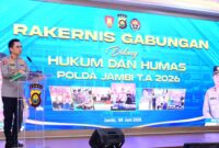 Kapolda Jambi Irjen Pol. Krisno H. Siregar dalam arahannya menegaskan bahwa perkembangan hukum saat ini mengarah pada konsep hukum yang progresif. Karena itu, seluruh personel dituntut terus meningkatkan kompetensi dan profesionalisme dalam menjalankan tugas.