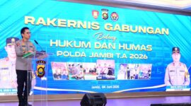Kapolda Jambi Irjen Pol. Krisno H. Siregar dalam arahannya menegaskan bahwa perkembangan hukum saat ini mengarah pada konsep hukum yang progresif. Karena itu, seluruh personel dituntut terus meningkatkan kompetensi dan profesionalisme dalam menjalankan tugas.