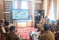 Rapat nasional bersama Komisi II DPR RI melalui Zoom Meeting dari ruang Sekretariat Daerah Kota Sungai Penuh, Senin (8/6/2026)