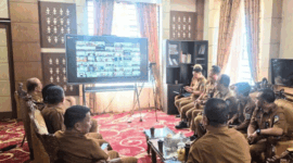 Rapat nasional bersama Komisi II DPR RI melalui Zoom Meeting dari ruang Sekretariat Daerah Kota Sungai Penuh, Senin (8/6/2026)