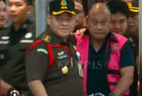 Tim penyidik menetapkan Saudara DH selaku Kepala Badan Gizi Nasional, SS selaku Wakil Kepala Badan Gizi Nasional Bidang Operasional Pemenuhan Gizi, dan LP selaku Wakil Kepala Badan Gizi Nasional Bidang Pengembangan Organisasi dan Hubungan Kelembagaan sebagai tersangka dalam penyidikan dugaan tindak pidana korupsi tata kelola Program Makan Bergizi Gratis