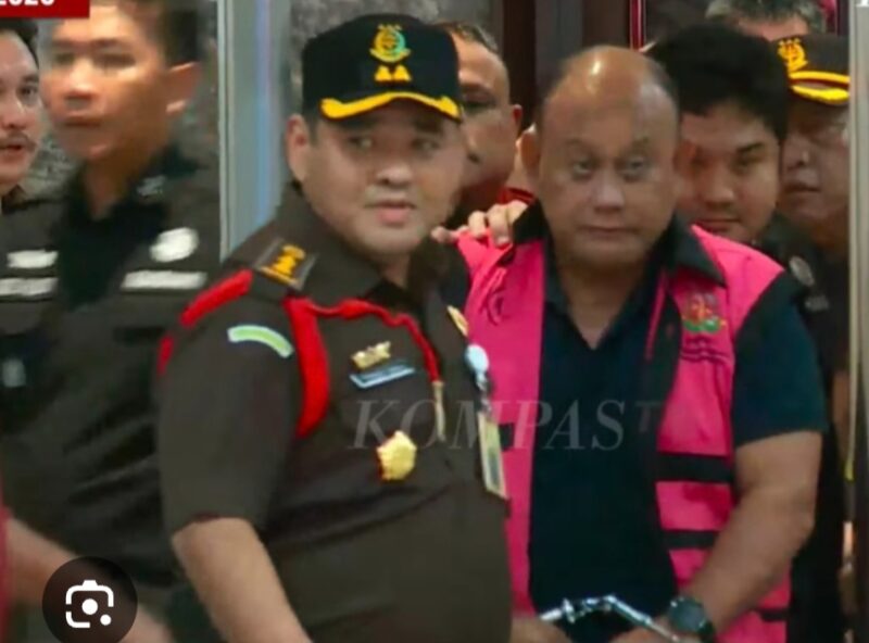 Tim penyidik menetapkan Saudara DH selaku Kepala Badan Gizi Nasional, SS selaku Wakil Kepala Badan Gizi Nasional Bidang Operasional Pemenuhan Gizi, dan LP selaku Wakil Kepala Badan Gizi Nasional Bidang Pengembangan Organisasi dan Hubungan Kelembagaan sebagai tersangka dalam penyidikan dugaan tindak pidana korupsi tata kelola Program Makan Bergizi Gratis
