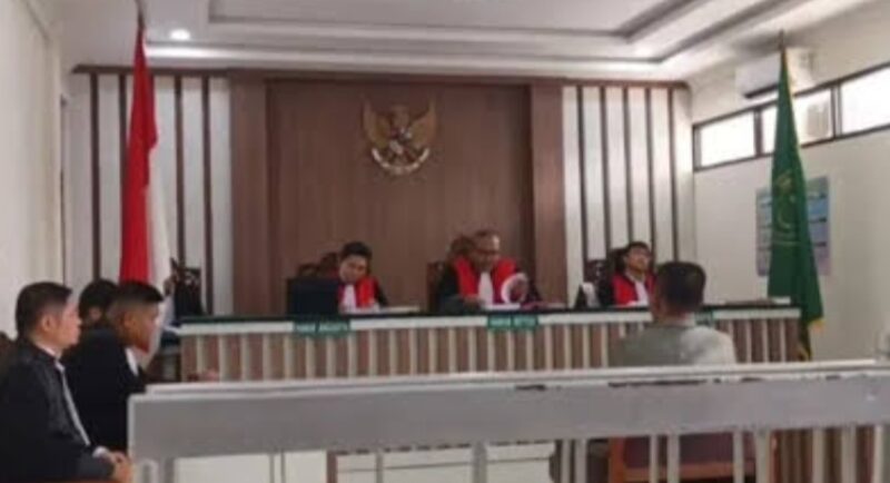 Fahruddin juga memohon pemulihan nama baik, harkat, dan martabatnya sebagai anggota DPRD yang dipilih oleh masyarakat. Ia menilai tindakan yang dilakukannya merupakan bagian dari pelaksanaan fungsi pengawasan sebagai wakil rakyat.bila fungsi pengawasan dibawakan kerana hukum luar biasa.

