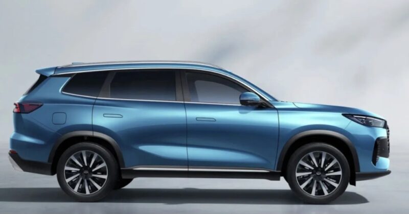 Chery menawarkan Tiggo 8 Plus dalam varian Luxury dan Falcon 500 Edition dengan harga promosi masing-masing 106.900 yuan (Rp283 juta) dan 121.900 yuan (Rp322 juta).
