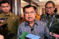 Wakil Presiden ke-10 dan ke-12 RI, Jusuf Kalla, menilai perubahan lanskap ekonomi global saat ini ditandai dengan semakin besarnya peran negara dalam aktivitas ekonomi. Meski demikian, pertumbuhan ekonomi tetap bergantung pada kemampuan sektor swasta dan masyarakat dalam menciptakan investasi serta lapangan kerja.
