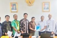 Delegasi Pemerintah Kabupaten Kerinci, Dipimpin Kadis Diskes Hermendizal telah melakukan kunjungan kerja ke Kantor Kementerian Kesehatan RI di Jakarta dan menyerahkan langsung dokumen usulan DAK Kesehatan 2027 kepada Direktorat Jenderal Pelayanan Kesehatan Rujukan serta Biro Perencanaan Kemenkes RI.