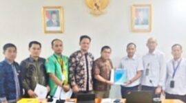 Delegasi Pemerintah Kabupaten Kerinci, Dipimpin Kadis Diskes Hermendizal telah melakukan kunjungan kerja ke Kantor Kementerian Kesehatan RI di Jakarta dan menyerahkan langsung dokumen usulan DAK Kesehatan 2027 kepada Direktorat Jenderal Pelayanan Kesehatan Rujukan serta Biro Perencanaan Kemenkes RI.