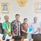 Delegasi Pemerintah Kabupaten Kerinci, Dipimpin Kadis Diskes Hermendizal telah melakukan kunjungan kerja ke Kantor Kementerian Kesehatan RI di Jakarta dan menyerahkan langsung dokumen usulan DAK Kesehatan 2027 kepada Direktorat Jenderal Pelayanan Kesehatan Rujukan serta Biro Perencanaan Kemenkes RI.