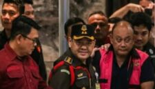 Setelah menjalani pemeriksaan terkait kasus yang tengah ditangani penyidik, yang sempat menyedot perhatian publik karena terjadi hanya sehari setelah dirinya dicopot dari jab Mantan Kepala BGN, Dadan Hindayana, resmi ditahan oleh Kejagung.