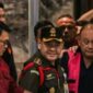 Setelah menjalani pemeriksaan terkait kasus yang tengah ditangani penyidik, yang sempat menyedot perhatian publik karena terjadi hanya sehari setelah dirinya dicopot dari jab Mantan Kepala BGN, Dadan Hindayana, resmi ditahan oleh Kejagung.
